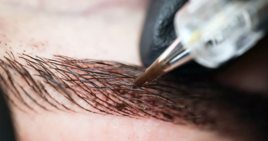 Cejas perfectas y naturales con microblading, solo para ti