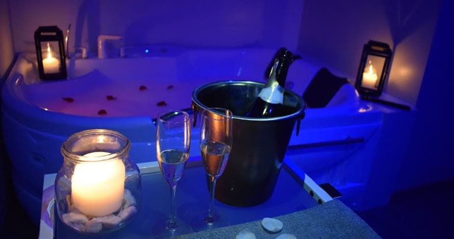 Masaje para dos en cabina VIP, cócteles y jacuzzi privado, ¡planazo!