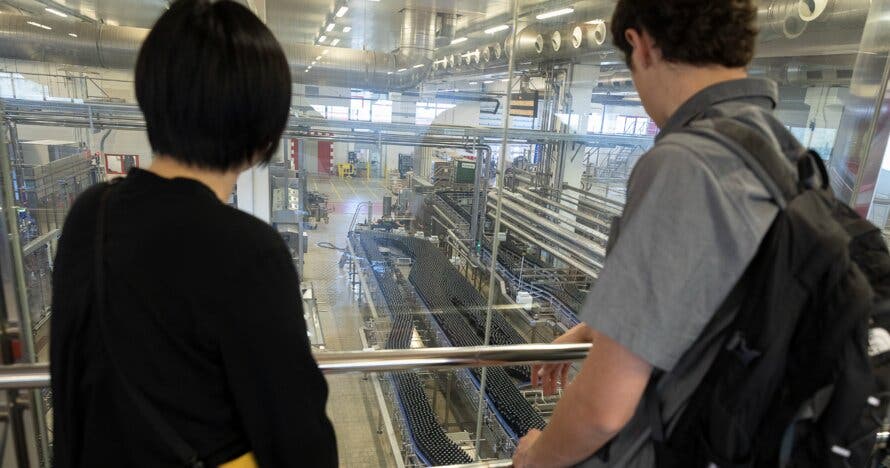 Visita + cata Fábrica Estrella Damm Prat y taller de tiraje opcional