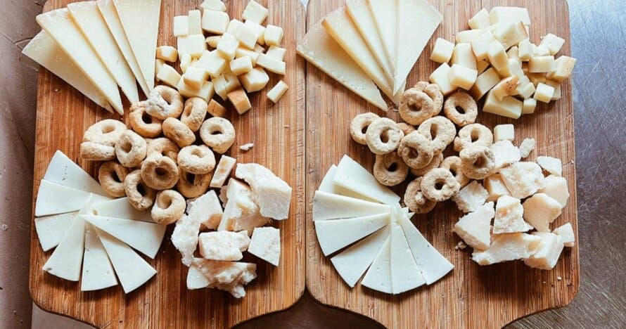 Experiencia Gourmet: Vinos y Quesos Italianos Premium en cata