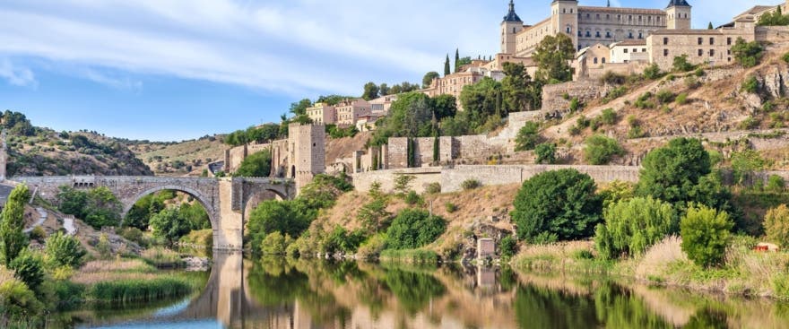 Visita Toledo y Segovia en un día con entrada al Alcázar de Segovia