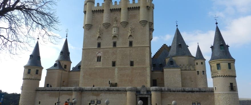 Visita Toledo y Segovia en un día con entrada al Alcázar de Segovia