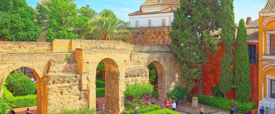 Explora el Alcázar de Sevilla: historia, cultura y arquitectura
