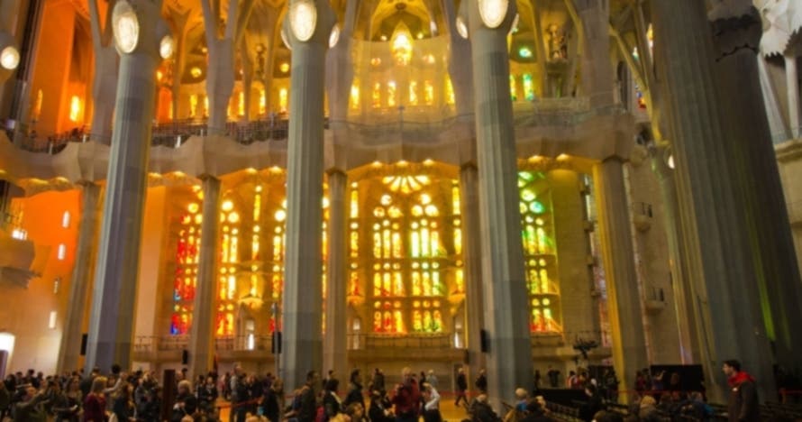 Descubre la Sagrada Familia con guía y acceso a las torres