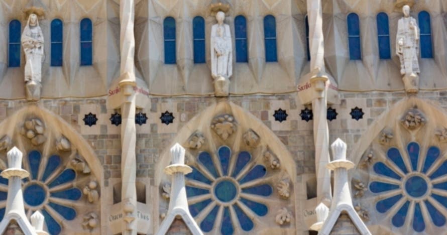 Descubre la Sagrada Familia con guía y acceso a las torres