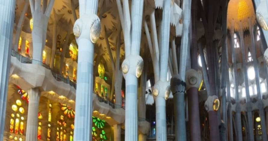 Descubre la Sagrada Familia con guía y acceso a las torres