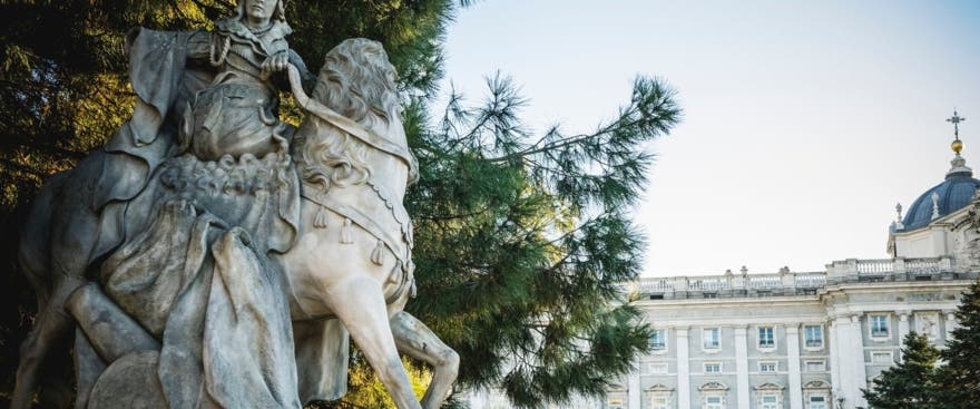 Descubre el Palacio Real de Madrid con guía y sin colas