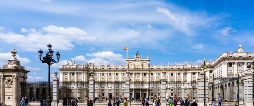 Descubre el Palacio Real de Madrid con guía y sin colas