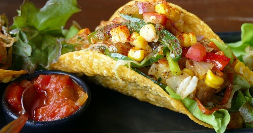 Cata de tequilas y mezcales con tacos: sumérgete en México
