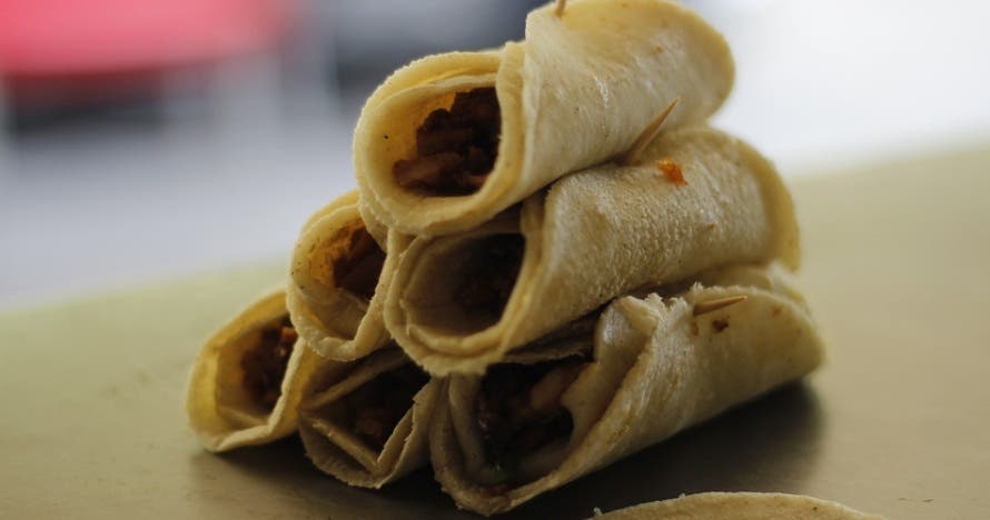 Cata de tequilas y mezcales con tacos: sumérgete en México