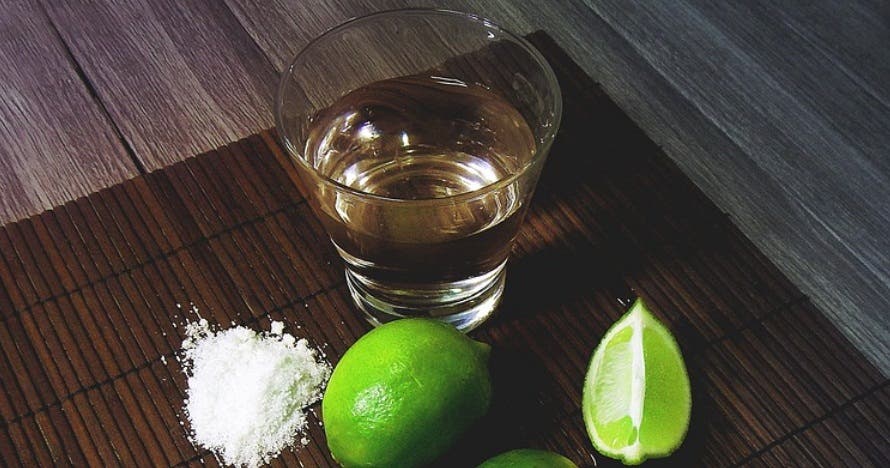 Cata de tequilas y mezcales con tacos: sumérgete en México