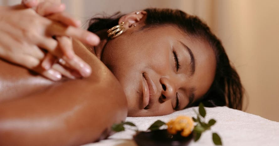 Masaje con aromaterapia: tu momento de relajación y bienestar