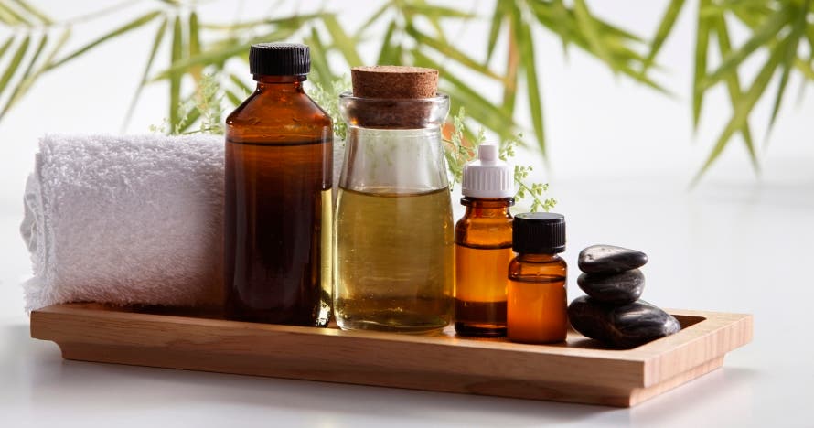Masaje relajante con aceites naturales: alivia dolores y reduce estrés