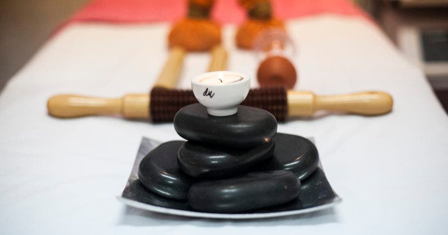 Masaje relajante con aceites naturales: alivia dolores y reduce estrés
