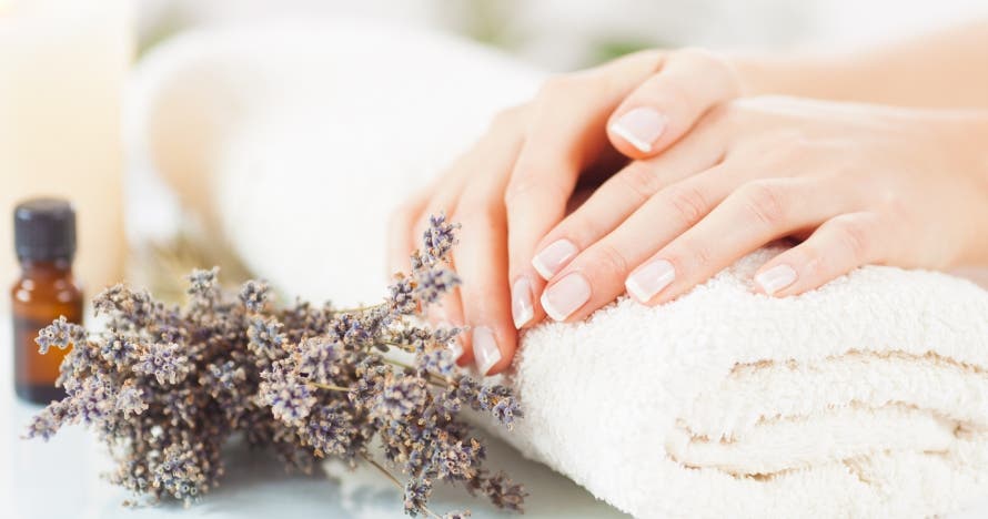 Mimos para ti: facial, masaje y manicura