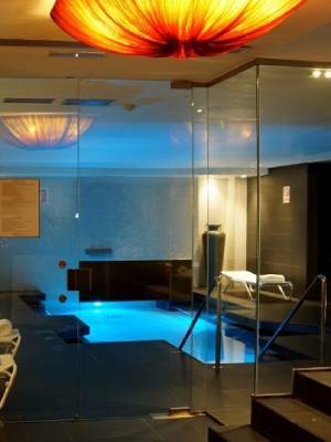 Acceso Spa con copa de cava o zumo y chuches con opcin a masaje_1