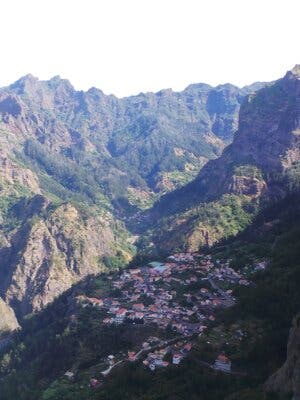 Rabaçal y Acantilado en un emocionante safari 4x4 de techo abierto