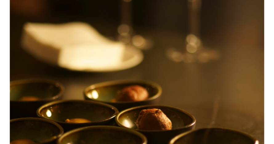 Experiencia gastronómica clandestina: cena en un lugar secreto