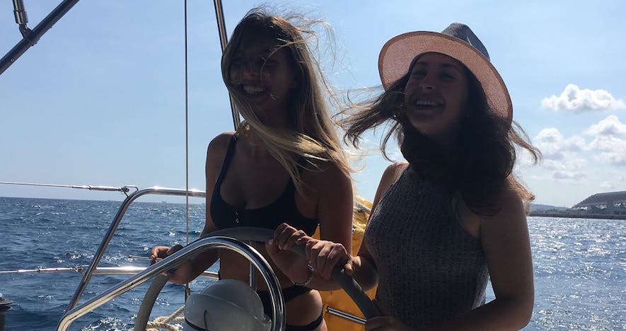 Excursión privada en velero por el Mediterráneo