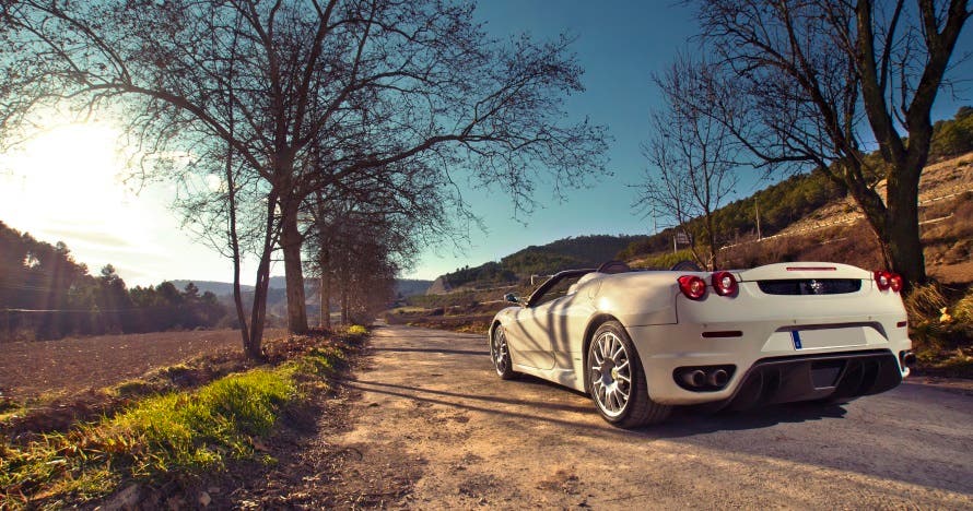 Conduce un Ferrari o un Corvette y nota la adrenalina de la velocidad