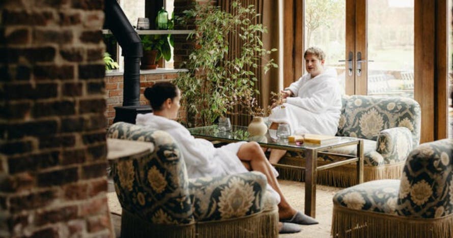 Oasis de relajación en Barcelona: masaje, piscina, sauna y vino