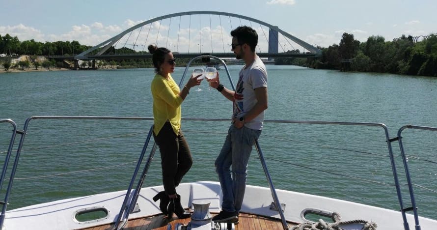 Paseo en yate por el Guadalquivir con almuerzo o cena exclusivos