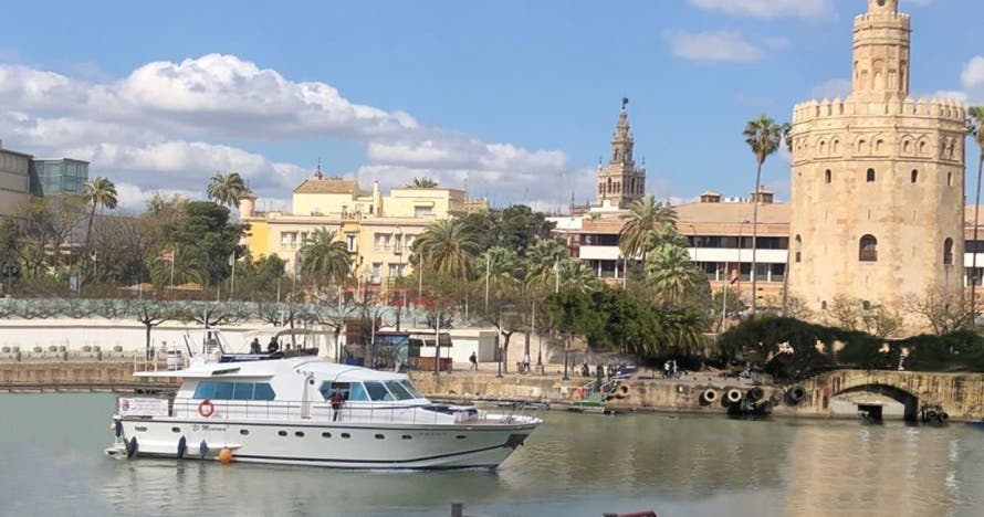 Paseo en yate por el Guadalquivir con almuerzo o cena exclusivos