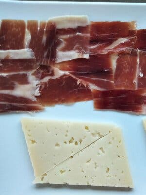 Paseo en yate por el Guadalquivir con almuerzo o cena exclusivos