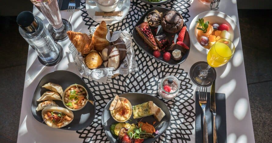 Brunch buffet libre en B-Lounge: delicias y vistas espectaculares