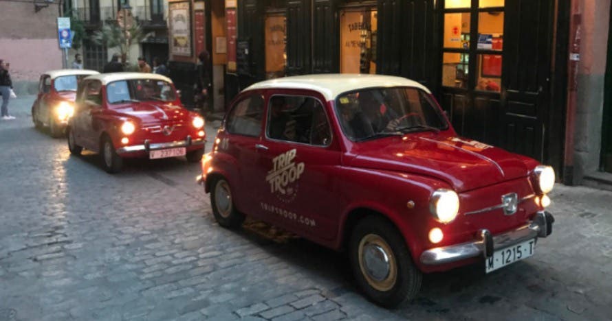 Conduce un Seat 600 con tapeo incluido. Tour nocturno