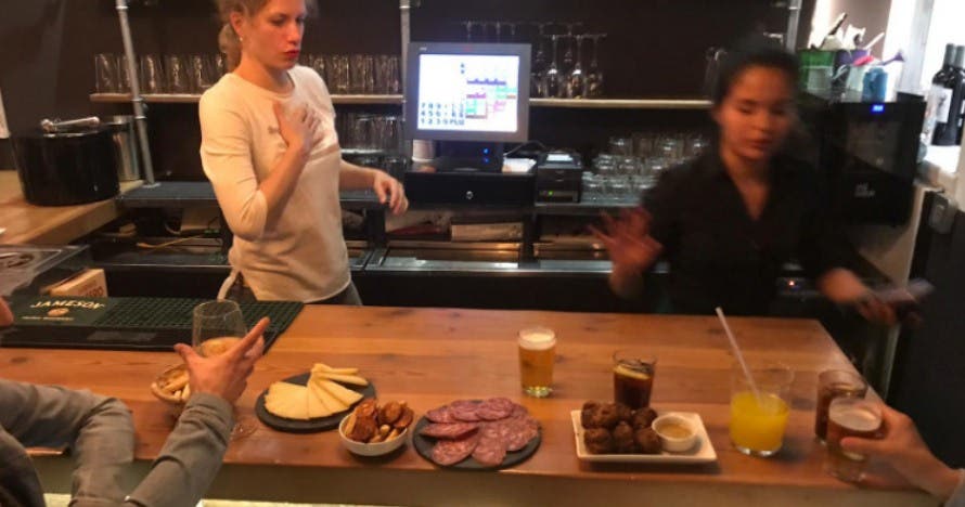 Conduce un Seat 600 con tapeo incluido. Tour nocturno