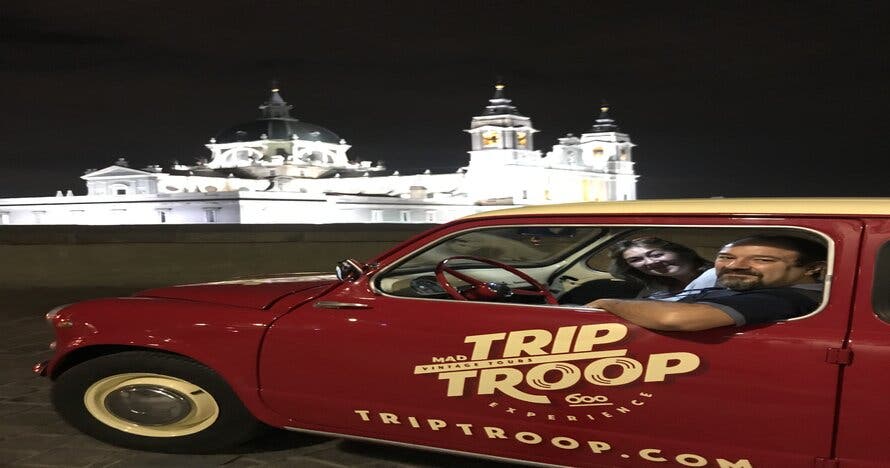 Conduce un Seat 600 con tapeo incluido. Tour nocturno