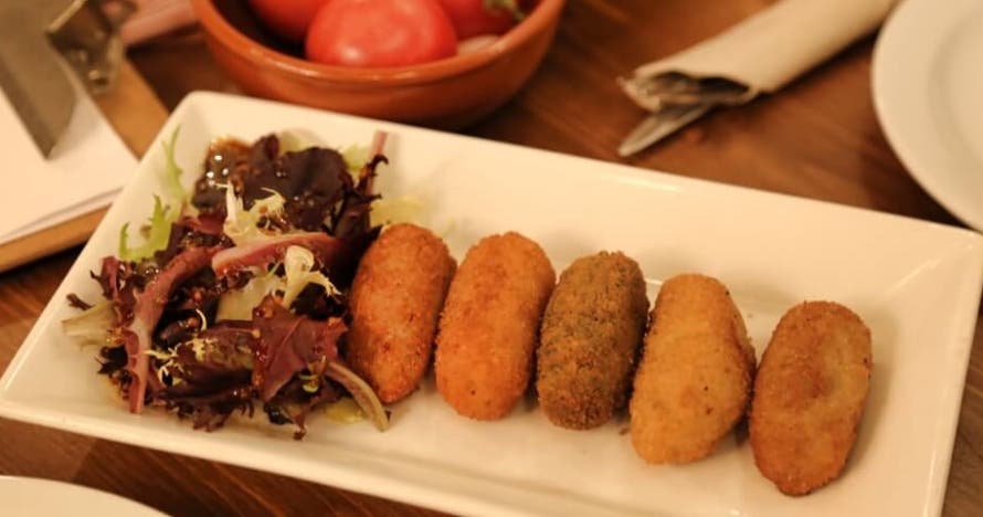 Maridaje de vinos y tapas km 0: una experiencia gastronómica única
