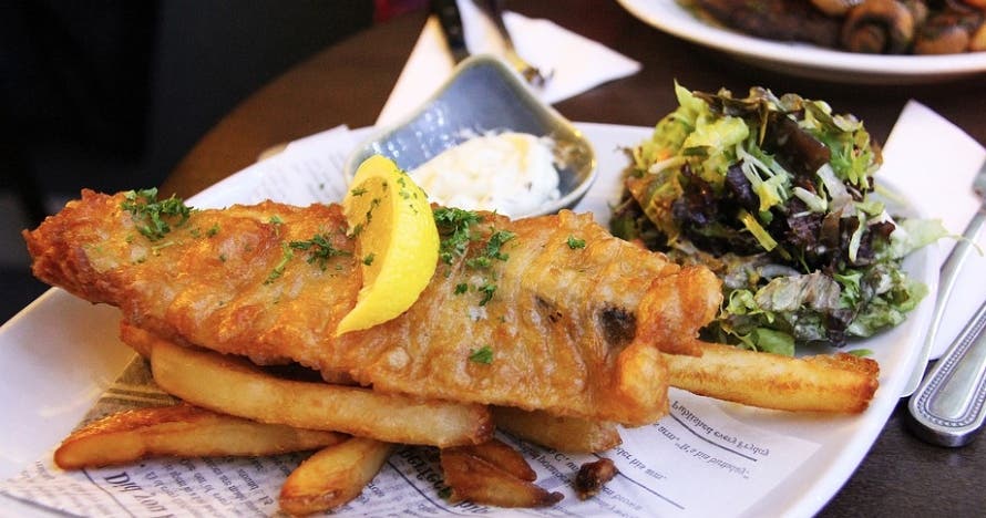 Fish & Gin: Música en vivo y sabores únicos en Raval