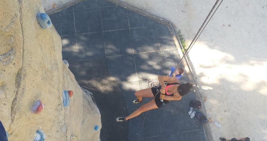 Bautismo de escalada en rocódromo