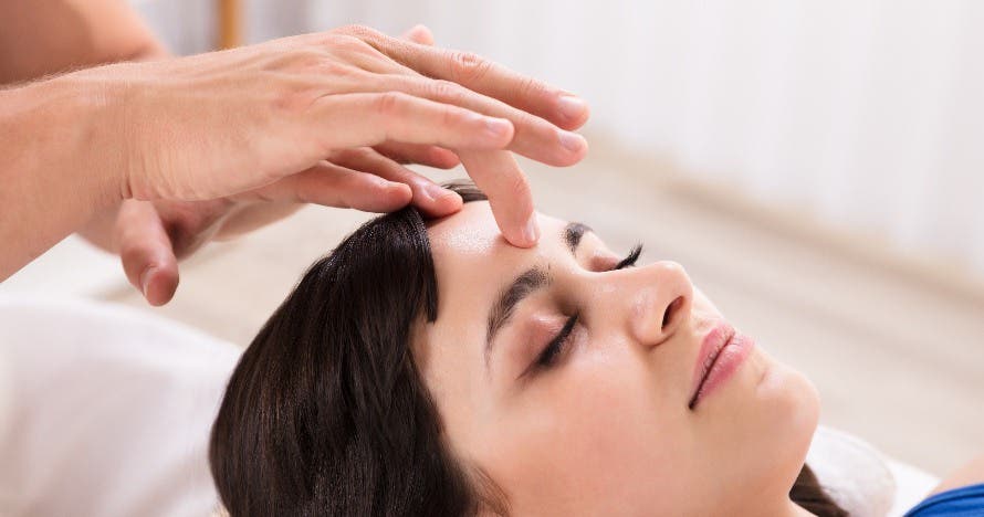 Relax total:reflexología podal y masaje craneofacial en un tratamiento