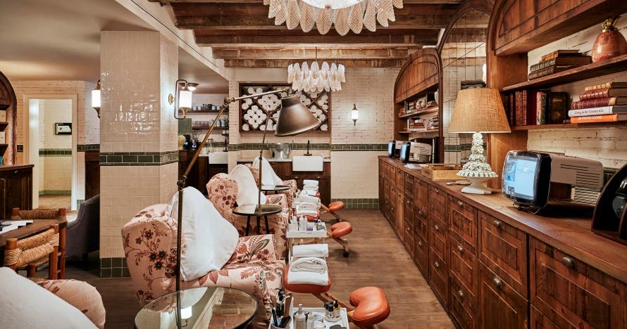 Facial Soho Skin Glow y relax en Cowshed Spa con copa de Lady A.