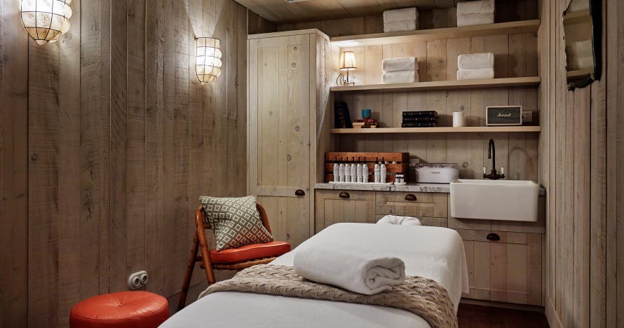 Facial Soho Skin Glow y relax en Cowshed Spa con copa de Lady A.