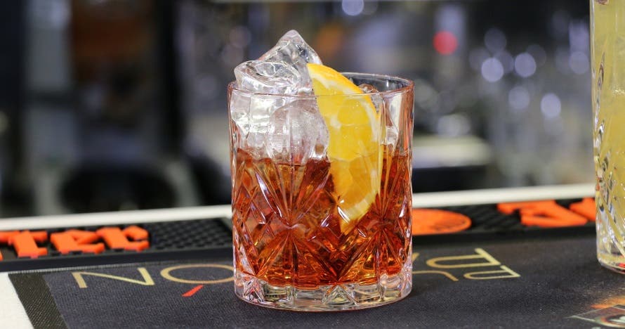 Regala una experiencia única: cata de vino o vermut en Barcelona