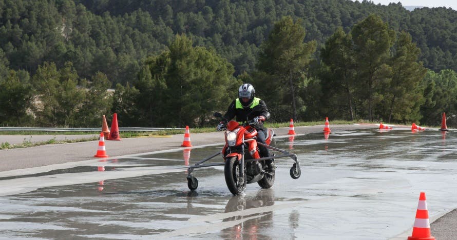 Curso de 8 horas de conducción segura de motos