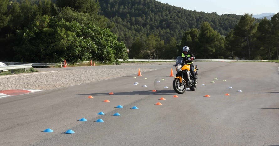 Curso de 8 horas de conducción segura de motos