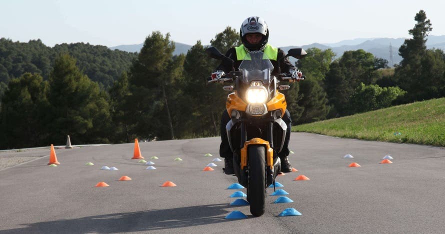 Curso de 8 horas de conducción segura de motos