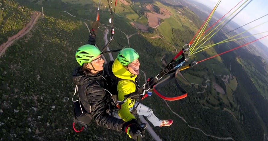 Vuelo en parapente biplaza en Igualada ¡Vive la aventura!
