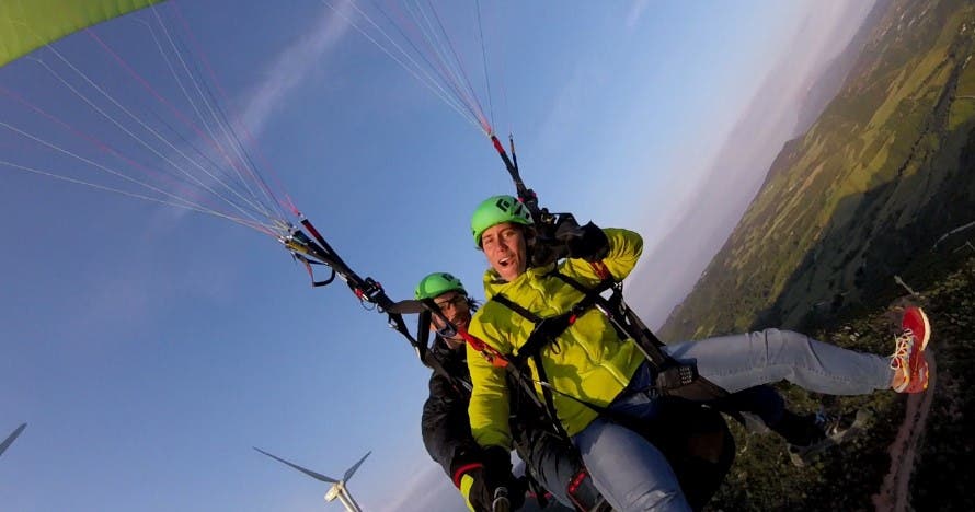 Vuelo en parapente biplaza en Igualada ¡Vive la aventura!