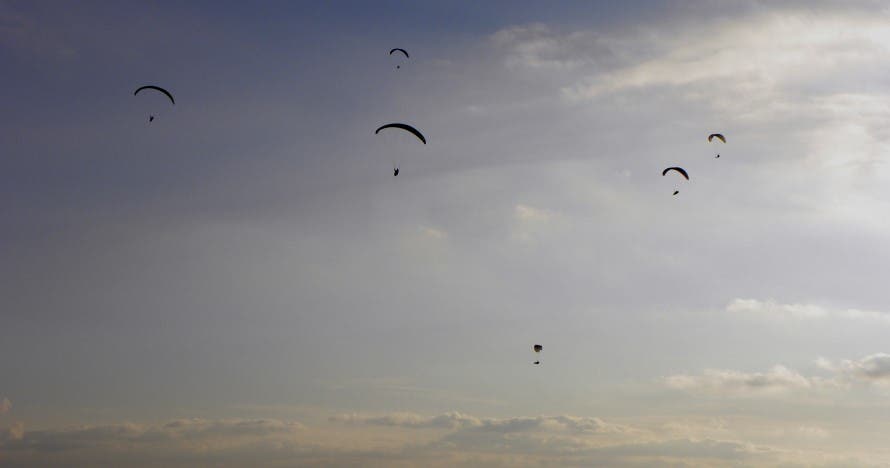 Vuelo en parapente biplaza en Igualada ¡Vive la aventura!