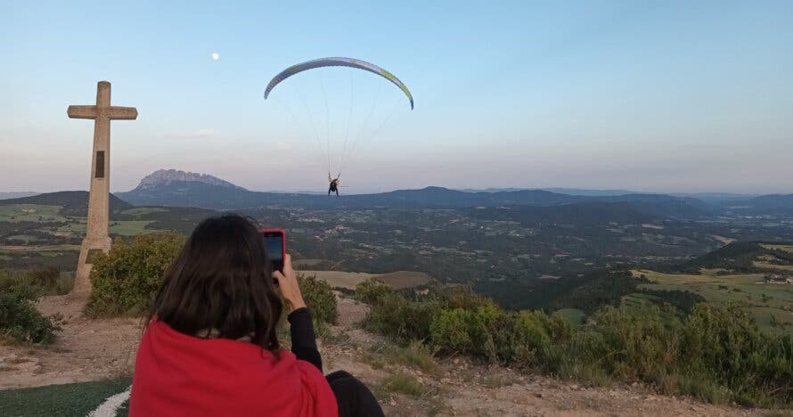 Vuelo en parapente biplaza en Igualada ¡Vive la aventura!