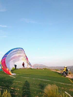 Vuelo en parapente biplaza en Igualada ¡Vive la aventura!