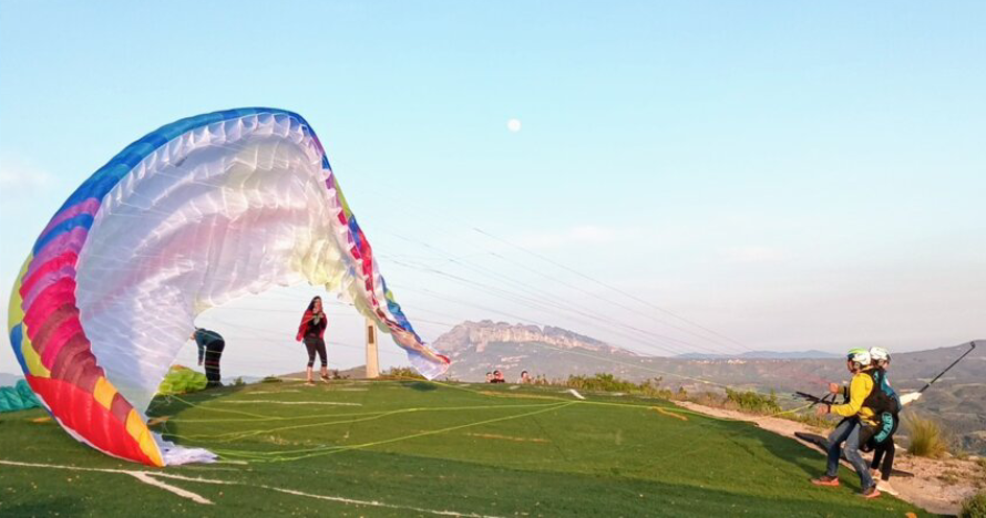 Vuelo en parapente biplaza en Igualada ¡Vive la aventura!