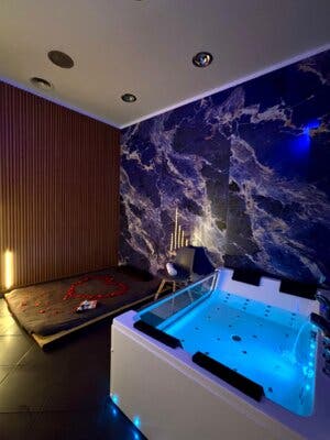 Relajación y amor: masaje ecológico, jacuzzi y bombones en pareja