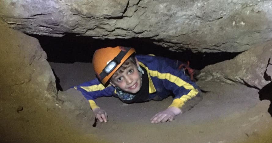 Espeleología + escalada + tirolina = Diversión en familia
